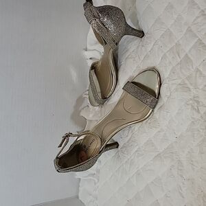 Bandolino Women's Ankle Strap Silver Glitter Sandals Size 7M